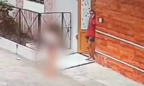 12കാരിക്ക് ക്രൂരപീഡനം, അർധനഗ്നയായി റോഡിലലഞ്ഞത് രണ്ടര മണിക്കൂർ; സഹായത്തിനായി കെഞ്ചിയിട്ടും ആരും തിരിഞ്ഞുനോക്കിയില്ല...ഞെട്ടിക്കുന്ന സംഭവം മധ്യപ്രദേശിൽ