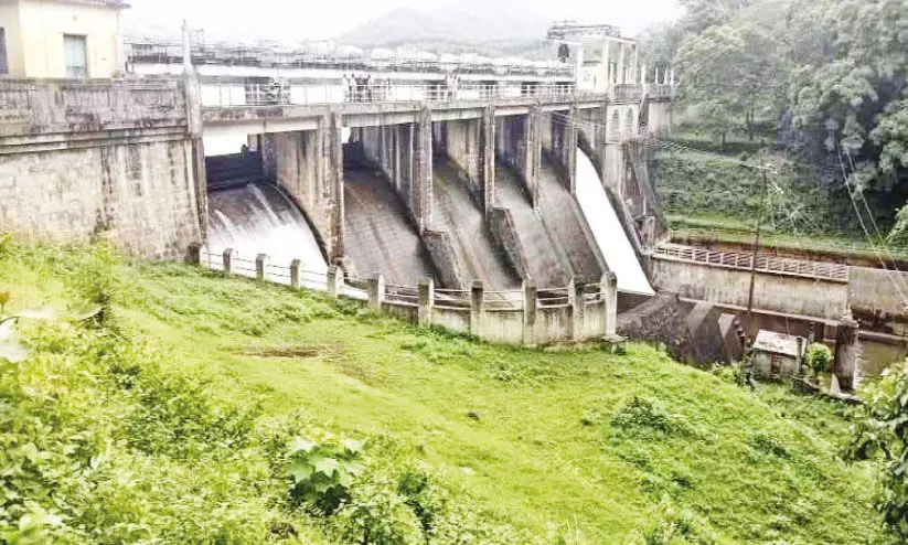 മംഗലം ഡാമിന്റെ രണ്ട് ഷട്ടറുകൾ തുറന്നു മംഗലം ഡാമിന്റെ രണ്ട് ഷട്ടറുകൾ തുറന്നു