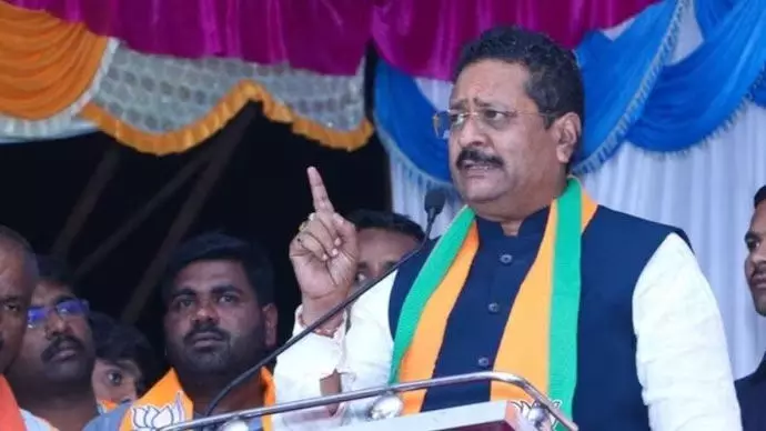 ഒരു കരണത്തടിച്ചാൽ മറുകരണം കാണിക്കണമെന്ന തത്വം കാരണമാണ് ഇന്ത്യക്ക് സ്വാതന്ത്ര്യം കിട്ടാൻ വൈകിയത് - ബി.ജെ.പി നേതാവ്