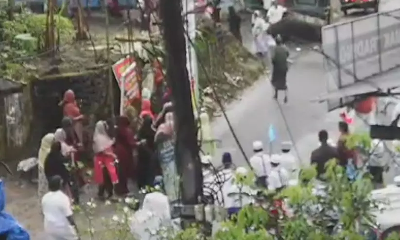 നബിദിന റാലിക്കിടെ പോത്തിന്റെ ആക്രമണം; സ്ത്രീക്കും കുട്ടികൾക്കും പരിക്ക്