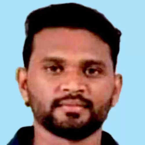 ദേ​ശീ​യ​പാ​ത​യി​ൽ ബൈ​ക്ക​പ​ക​ടം: യു​വാ​വ് മ​രി​ച്ചു