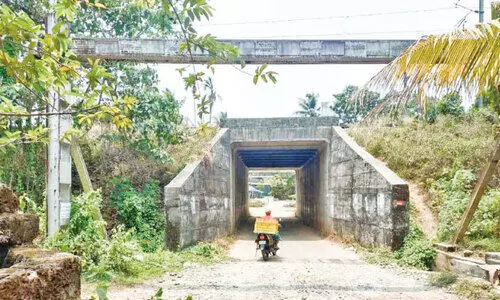 പു​ത്ത​ൻ​പീ​ടി​ക അ​ണ്ട​ർ ബ്രി​ഡ്ജ് അ​പ്രോ​ച്ച് റോ​ഡ് സ്ഥ​ലം ഏ​റ്റെ​ടു​ക്കാ​ൻ പ​ദ്ധ​തി