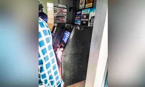 വൈകുന്നേരമായാൽ ടോർച്ച്​ വേണം; കൗതുകമായി എ.ടി.എം