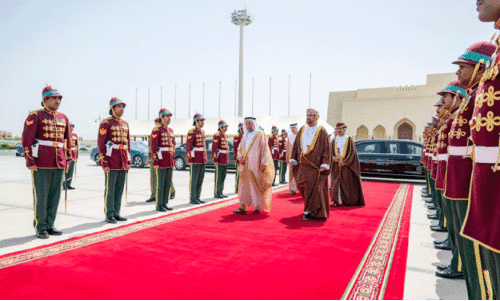 ഷാ​ർ​ജ ഭ​ര​ണാ​ധി​കാ​രി ശൈ​ഖ്​ സു​ൽ​ത്താ​ൻ ബി​ൻ മു​ഹ​മ്മ​ദ് അ​ൽ ഖാ​സി​മി​ക്ക്​ ന​ൽ​കി​യ​ യാ​ത്ര​യ​യ​പ്പ്