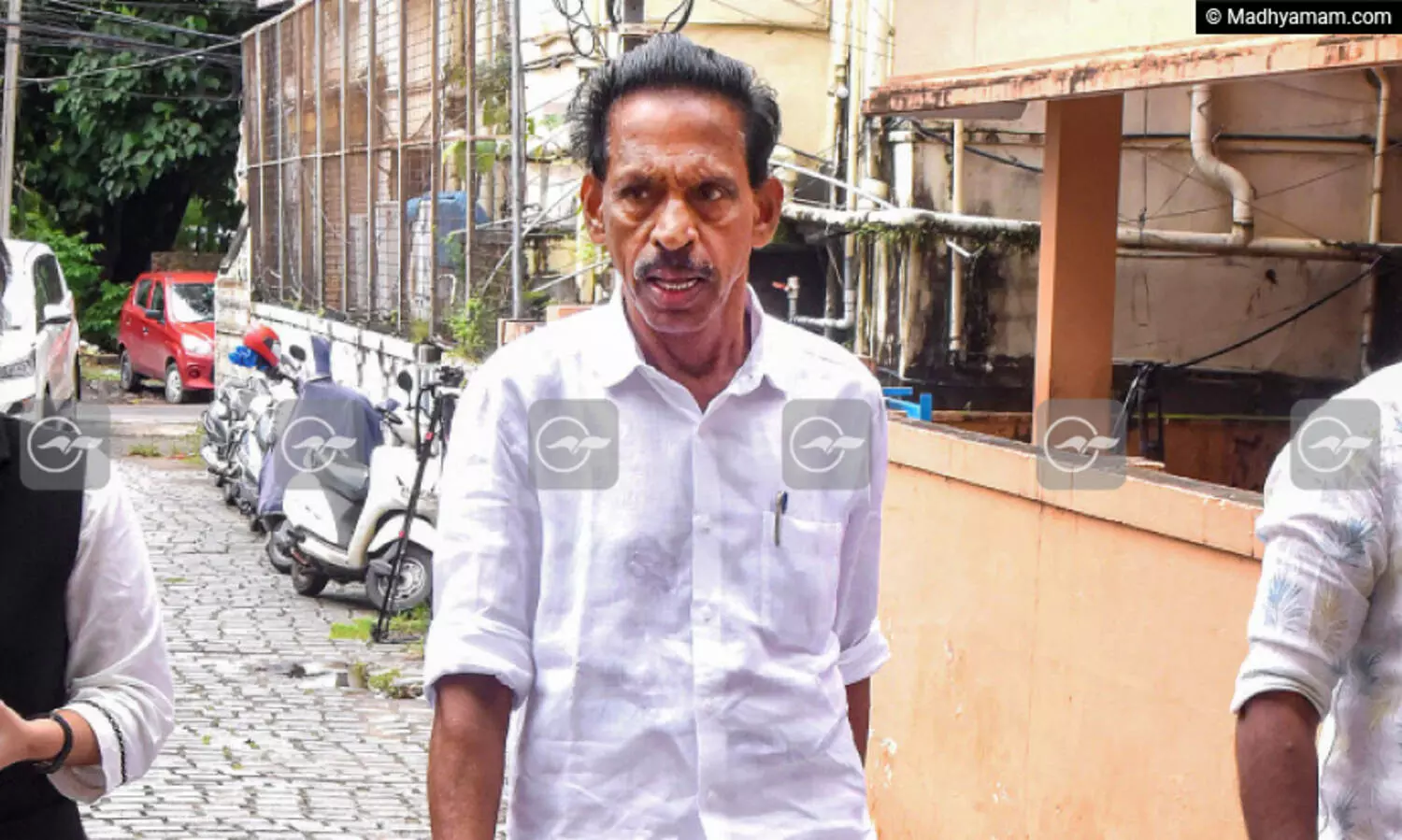 ശാരീരികാസ്വാസ്ഥ്യം കാരണം ചോദ്യം ചെയ്യൽ നിർത്തിവെച്ചെന്ന് ഇ.ഡി; ഇല്ലെന്ന് എം.കെ. കണ്ണൻ