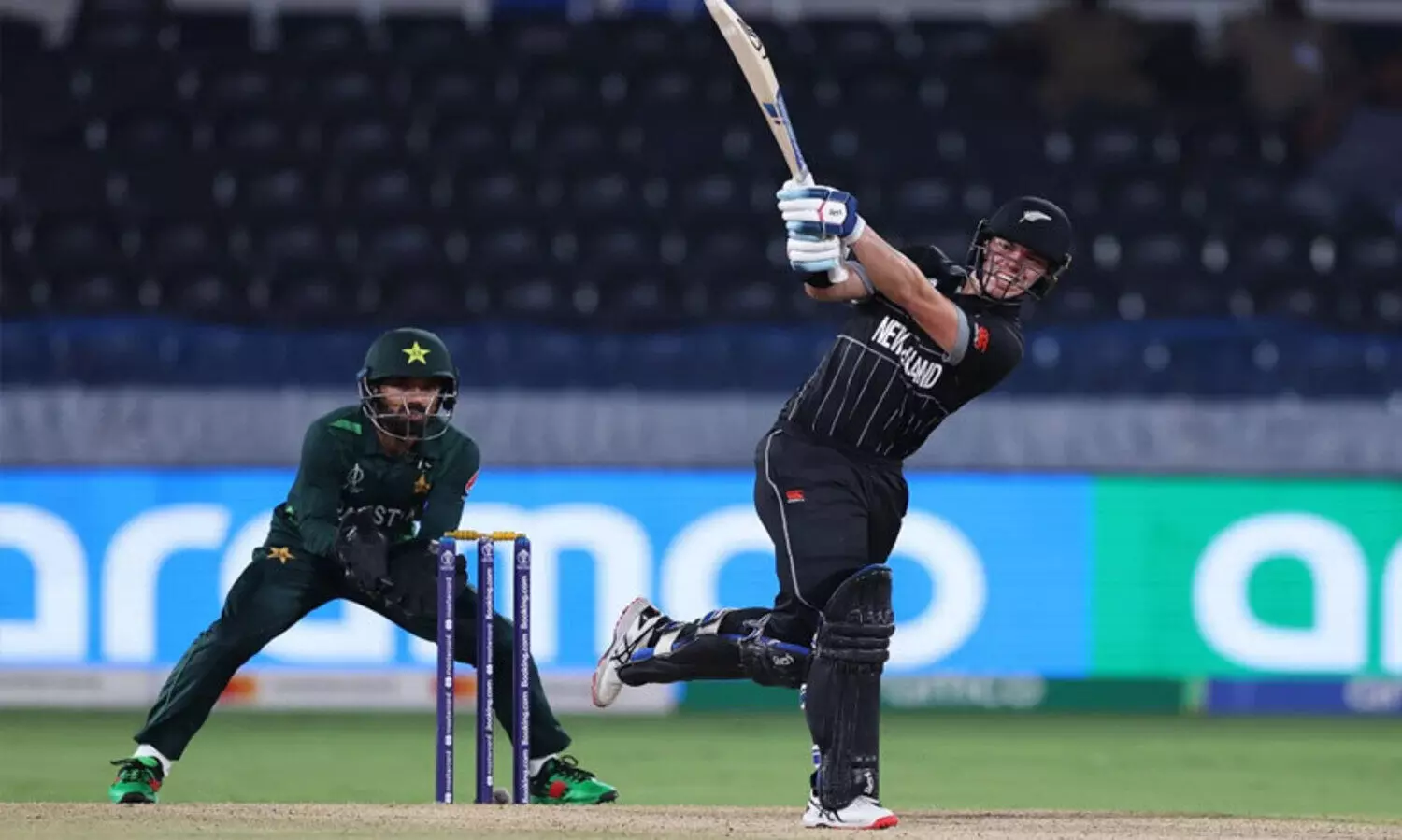 അടി, തിരിച്ചടി; പാക് റൺമല അനായാസം താണ്ടി കീവീസ്