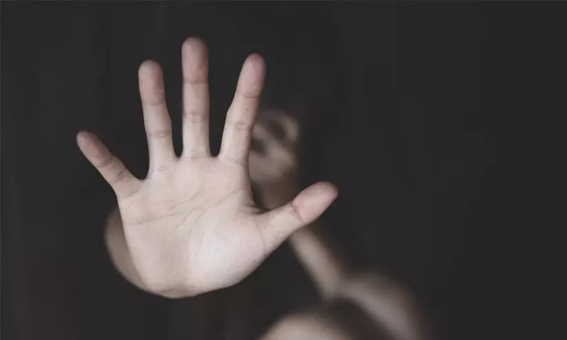 പ്ലസ് ടു വിദ്യാർഥിനിയെ നിരന്തരം പീഡിപ്പിച്ച കേസിൽ സഹോദരൻ കസ്റ്റഡിയിൽ പ്ലസ് ടു വിദ്യാർഥിനിയെ നിരന്തരം പീഡിപ്പിച്ച കേസിൽ സഹോദരൻ കസ്റ്റഡിയിൽ