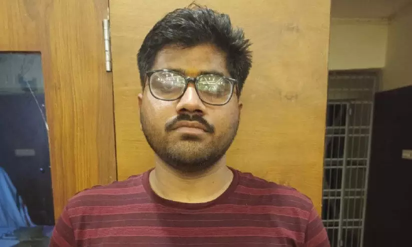 native of Maharashtra was arrested with one and three quarter crores native of Maharashtra was arrested with one and three quarter crores