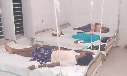 വിദ്യാർഥികൾ ആശുപത്രിയിൽ വിദ്യാർഥികൾ ആശുപത്രിയിൽ