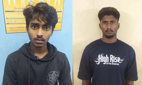 സൗഹൃദം നടിച്ച് ഹൈസ്കൂൾ വിദ്യാർഥിനിയുടെ മൂന്നേമുക്കാൽ പവന്റെ സ്വർണാഭരണം തട്ടിയ യുവാക്കൾ പിടിയിൽ