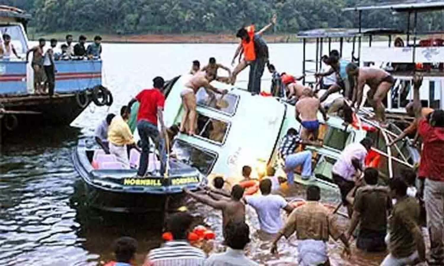 thekkady boat accident