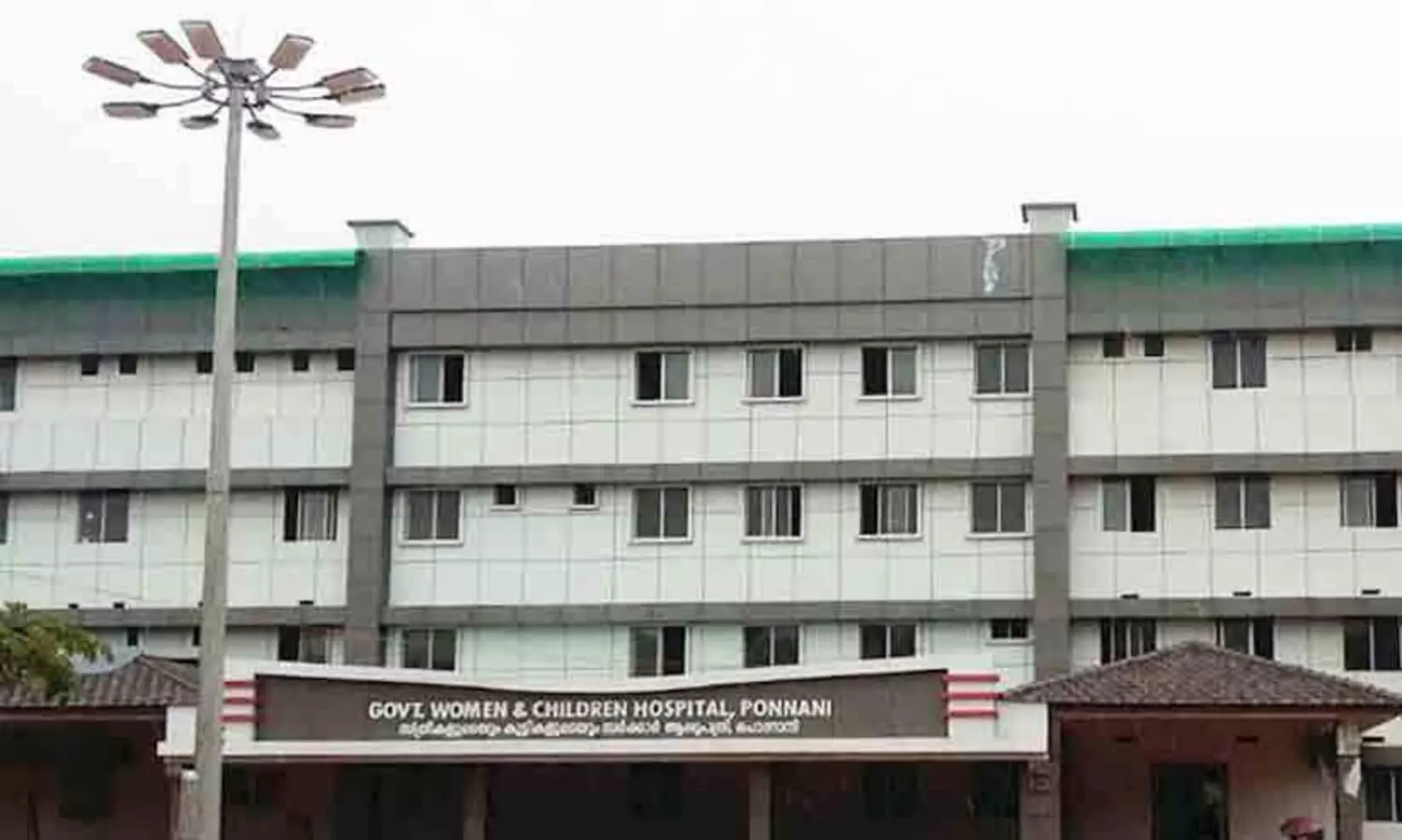 പൊന്നാനിയിൽ ഗർഭിണിക്ക് രക്തം മാറി നൽകിയ സംഭവം: രണ്ട് ഡോക്ടർമാരെ പിരിച്ചുവിട്ടു; നഴ്സിന് സസ്​പെൻഷൻ