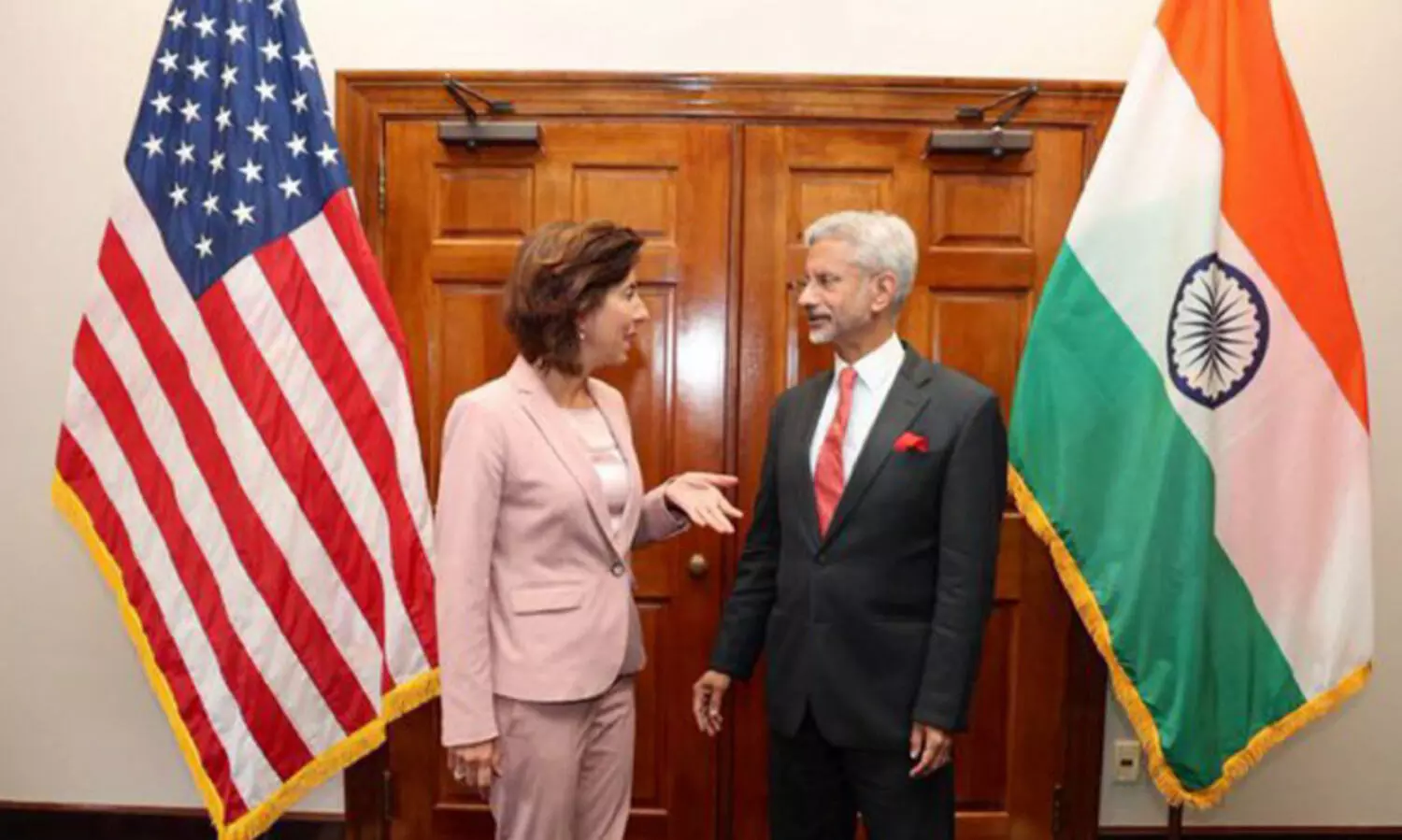 ഇന്ത്യൻ വി​ദേ​ശ​കാ​ര്യ മ​ന്ത്രി എ​സ്. ജ​യ്ശ​ങ്ക​ർ വാഷിങ്ടണിൽ അമേരിക്കൻ വാണിജ്യകാര്യ സെക്രട്ടറി ഗിന റെയ്മോണ്ടോയുമായി കൂടിക്കാഴ്ച നടത്തിയപ്പോൾ