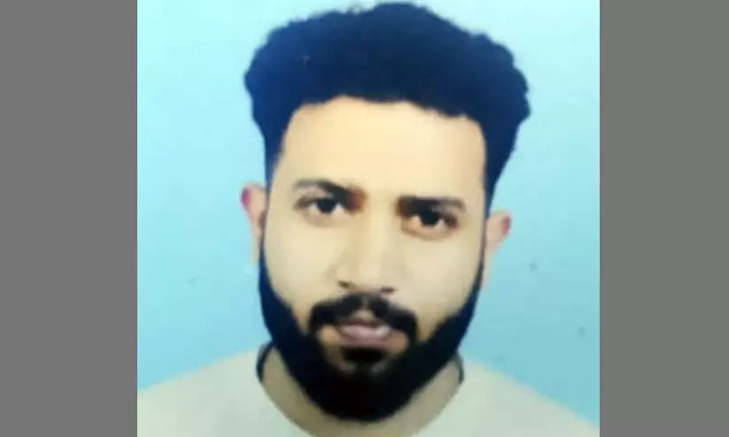 ലോറിക്ക് പിന്നിൽ ബൈക്കിടിച്ച് യുവാവ് മരിച്ചു ലോറിക്ക് പിന്നിൽ ബൈക്കിടിച്ച് യുവാവ് മരിച്ചു