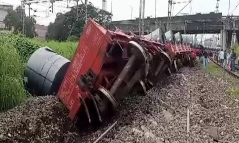 Maharashtra train derail