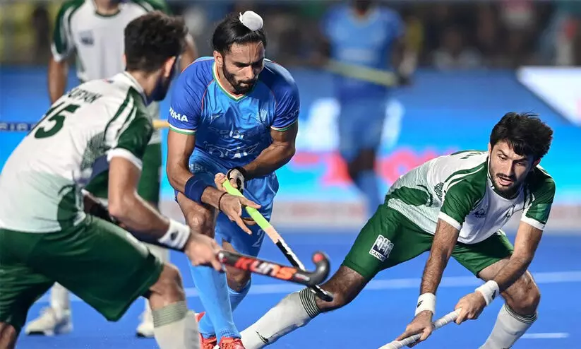 ‘നാലടിച്ച് നായകൻ’; ഏഷ്യൻ ഗെയിംസ് പുരുഷ ഹോക്കിയിൽ പാകിസ്താനെ തകർത്ത് ഇന്ത്യ ‘നാലടിച്ച് നായകൻ’; ഏഷ്യൻ ഗെയിംസ് പുരുഷ ഹോക്കിയിൽ പാകിസ്താനെ തകർത്ത് ഇന്ത്യ