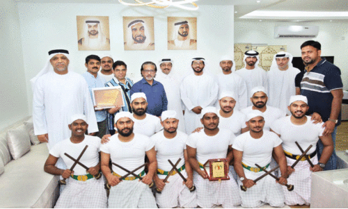 ആ​ദ​ര​വു​ക​ൾ ഏ​റ്റു​വാ​ങ്ങി​യ എ​ട​രി​ക്കോ​ട് കോ​ൽ​ക്ക​ളി സം​ഘം