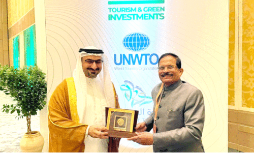 വ്യ​വ​സാ​യ വാ​ണി​ജ്യ മ​ന്ത്രി അ​ബ്​​ദു​ല്ല ആ​ദി​ൽ ഫ​ഖ്​​റു ഇ​ന്ത്യ​ൻ ടൂ​റി​സം, തു​റ​മു​ഖം, ഷി​പ്പി​ങ്,  ജ​ല​പാ​ത സ​ഹ​മ​ന്ത്രി ശ്രീ​പ​ദ് യ​ശോ നാ​യി​ക്കും