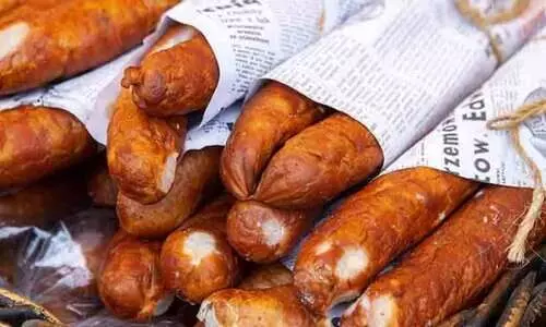 using newspaper to wrap