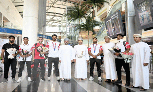 മു​സാ​ബ് അ​ൽ ഹാ​ദി, വാ​ലി​ദ് അ​ൽ കി​ന്ദി എ​ന്നി​വ​ർ​ക്ക്​ ന​ൽ​കി​യ സ്വീ​ക​ര​ണം