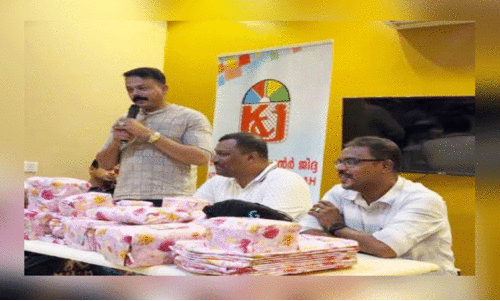 കൊ​ണ്ടോ​ട്ടി സെൻറ​ർ ജി​ദ്ദ ഫാ​മി​ലി മീ​റ്റ്  റ​ഷീ​ദ് ചു​ള്ളി​യ​ൻ ഉ​ദ്ഘാ​ട​നം ചെ​യ്യു​ന്നു