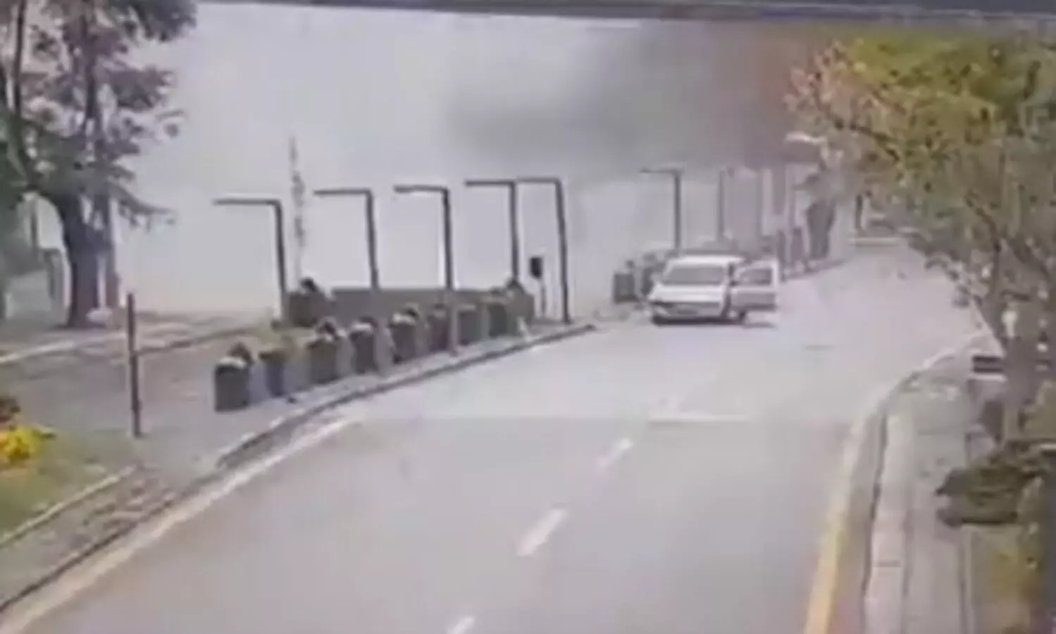 തുർക്കിയ പാർലമെന്റിന് സമീപമുണ്ടായ ഭീകരാക്രമണത്തിന്റെ ദൃശ്യങ്ങൾ പുറത്ത്