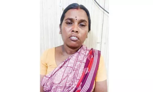 മാ​ല മോ​ഷ​ണം: യു​വ​തി പി​ടി​യി​ല്‍