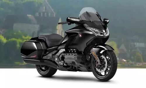 മ്യൂസിക്​ സിസ്റ്റവും എയർബാഗുമുള്ള ബൈക്ക്​; ഹോണ്ട ഗോൾഡ്​ വിങ്​ ബുക്കിങ്​ ആരംഭിച്ചു