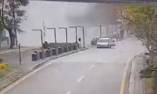 തുർക്കിയ പാർലമെന്റിന് സമീപമുണ്ടായ ഭീകരാക്രമണത്തിന്റെ ദൃശ്യങ്ങൾ പുറത്ത് തുർക്കിയ പാർലമെന്റിന് സമീപമുണ്ടായ ഭീകരാക്രമണത്തിന്റെ ദൃശ്യങ്ങൾ പുറത്ത്