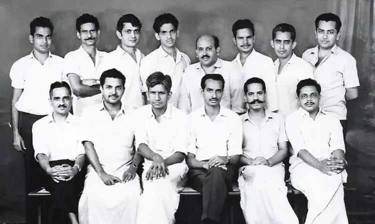 ഛായാപടങ്ങളുടെ പ്രളയജലത്തിൽ