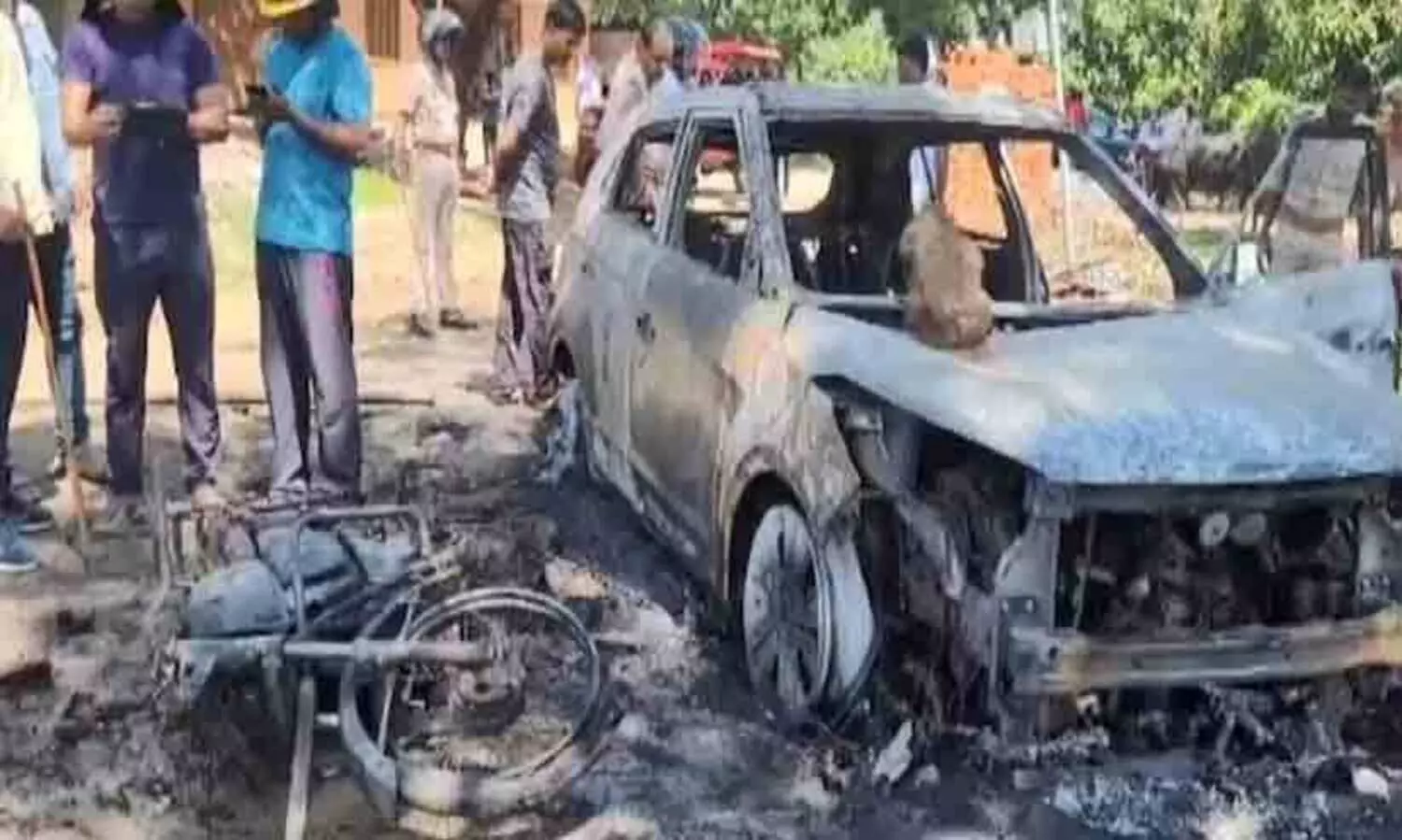 യു.പിയിൽ ഇരുകുടുംബങ്ങൾ തമ്മിൽ വസ്തുതർക്കം; ആറു മരണം