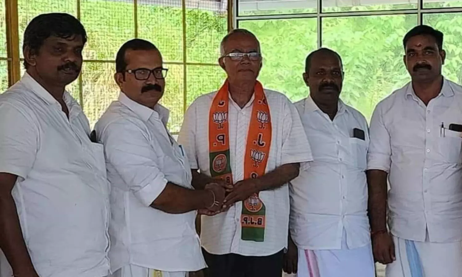 ഇടവക വികാരി ബി.ജെ.പിയിൽ ചേർന്നു