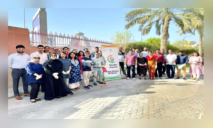 ഇ​ന്ത്യ​ൻ എം​ബ​സിയിൽ നടന്ന സ്വ​ച്ഛ് ഭാ​ര​ത് ദിനാചരണം