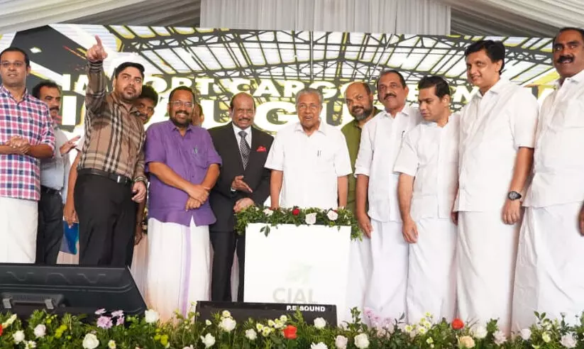 കേരളം മുന്നോട്ടുവെക്കുന്നത് ഉദാരവത്കരണ ചിന്തകള്ക്കുള്ള ബദലെന്ന് മുഖ്യമന്ത്രി കേരളം മുന്നോട്ടുവെക്കുന്നത് ഉദാരവത്കരണ ചിന്തകള്ക്കുള്ള ബദലെന്ന് മുഖ്യമന്ത്രി