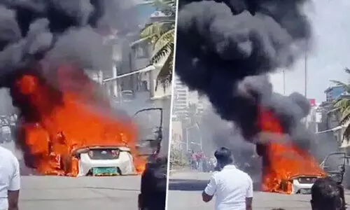 ബംഗളൂരുവിൽ ഇലക്ട്രിക് കാർ കത്തിനശിച്ചു