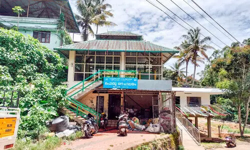 ഇത് വഴിവിളക്കില്ലാത്ത പട്ടണം ഇത് വഴിവിളക്കില്ലാത്ത പട്ടണം