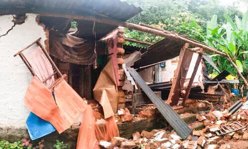 മഴ തുടരുന്നു; ദുരിതവും