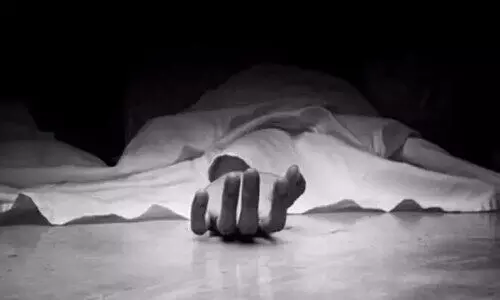 മൊബൈൽ ഫോൺ അമിതമായി ഉപയോഗിച്ചതിന് അമ്മയുടെ ​ശകാരം; വിദ്യാർഥിനി ജീവനൊടുക്കി