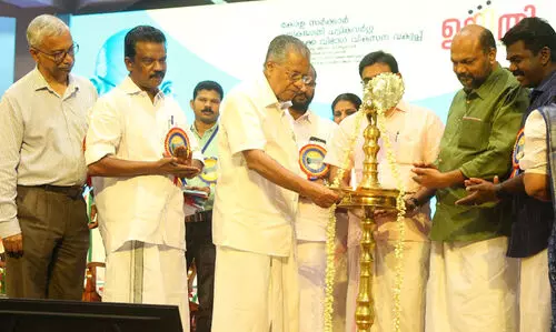 എല്ലാ ആദിവാസി ഊരുകളിലും ഇന്റര്‍നെറ്റ് കണക്ടിവിറ്റി എത്തിക്കുമെന്ന് മുഖ്യമന്ത്രി