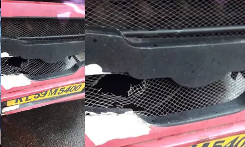 ‘നീ ചത്തില്ലല്ലോ...’ -സ്കൂട്ടറിന് നേരെ ബസ്​ ഓടിച്ചുകയറ്റി ഡ്രൈവറുടെ ചോദ്യം