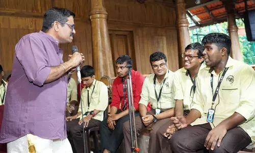 പാടിയും പഠിപ്പിച്ചും ഭിന്നശേഷിക്കുട്ടികള്‍ക്കൊപ്പം ജന്മദിനം ആഘോഷിച്ച് സംഗീത സംവിധായകന്‍ ശരത്