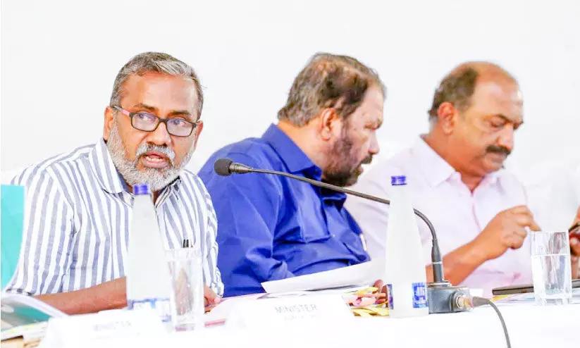 മാലിന്യ സംസ്കരണ പദ്ധതികൾക്ക് പ്രാമുഖ്യം നൽകണം -മുഖ്യമന്ത്രി മാലിന്യ സംസ്കരണ പദ്ധതികൾക്ക് പ്രാമുഖ്യം നൽകണം -മുഖ്യമന്ത്രി