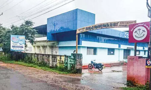 കോ​ങ്ങാ​ട് സാ​മൂ​ഹി​കാ​രോ​ഗ്യ കേ​ന്ദ്ര​ം; ജീ​വ​ന​ക്കാ​രു​ടെ ത​സ്തി​ക ഒ​ഴി​ഞ്ഞു​ത​ന്നെ