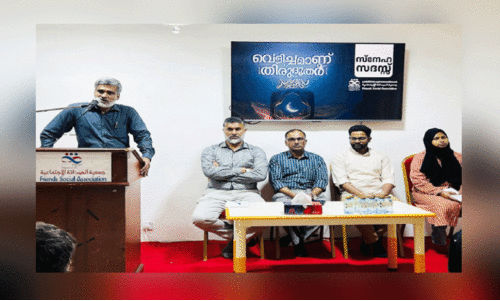 ഫ്ര​ൻ​ഡ്സ് ആ​ക്ടി​ങ് പ്ര​സി​ഡ​ന്റ്‌ സു​ബൈ​ർ എം.​എം സം​സാ​രി​ക്കു​ന്നു