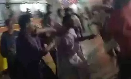 സ്കൂൾ കലോത്സവത്തിനിടെ സംഘർഷം: മൂന്ന് ജീവനക്കാർക്ക് പരിക്ക്