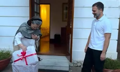 ഇനി ‘നൂറി’യും ഞങ്ങളുടെ കുടുംബാംഗം; അമ്മ സോണിയക്ക് സര്പ്രൈസ് സമ്മാനം നൽകി രാഹുൽ-വിഡിയോ ഇനി ‘നൂറി’യും ഞങ്ങളുടെ കുടുംബാംഗം; അമ്മ സോണിയക്ക് സര്പ്രൈസ് സമ്മാനം നൽകി രാഹുൽ-വിഡിയോ