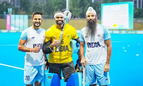 ഹോ​ക്കി​യി​ൽ ഇന്ത്യ സ്വ​ർ​ണ​ത്തി​ന​രി​കെ