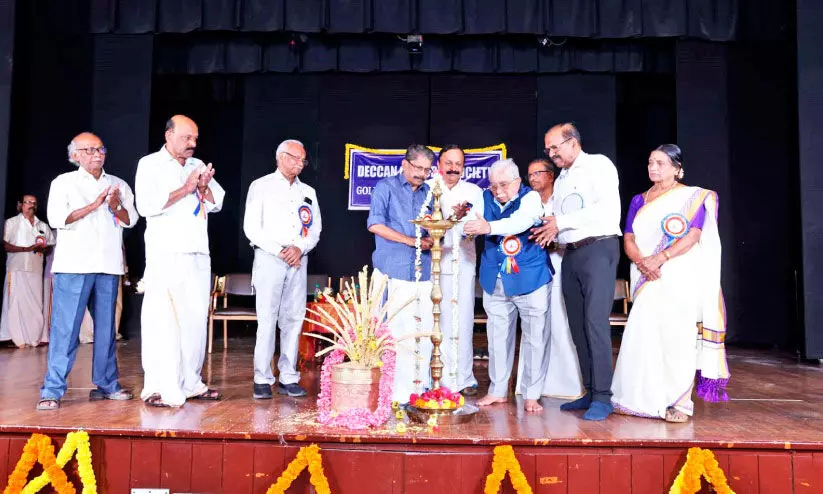 കന്നട, മലയാളം ഭാഷകൾക്ക് ഗണനീയ സ്ഥാനം - കമ്പാർ കന്നട, മലയാളം ഭാഷകൾക്ക് ഗണനീയ സ്ഥാനം - കമ്പാർ