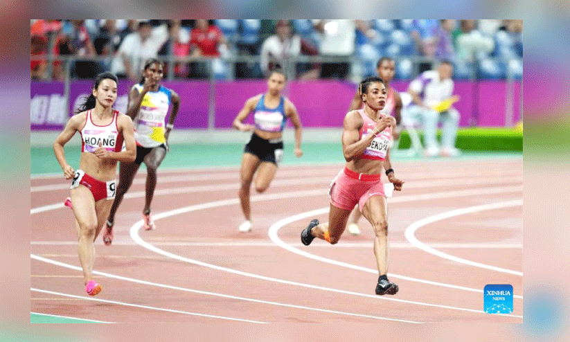 വനിതകളുടെ 400 മീറ്റർ ഓട്ടത്തിൽ കെമി അദികോയ മുജിദത് സ്വർണ്ണം നേടുന്നു വനിതകളുടെ 400 മീറ്റർ ഓട്ടത്തിൽ കെമി അദികോയ മുജിദത് സ്വർണ്ണം നേടുന്നു