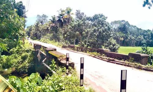 നിർമാണം നീളുന്നു;താൽക്കാലിക പാലം പണിയും മുടങ്ങി